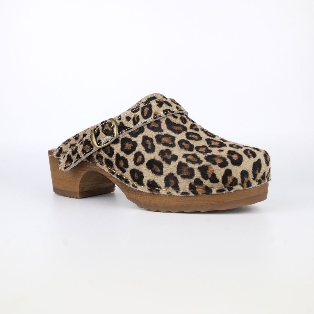 Cerise clogs