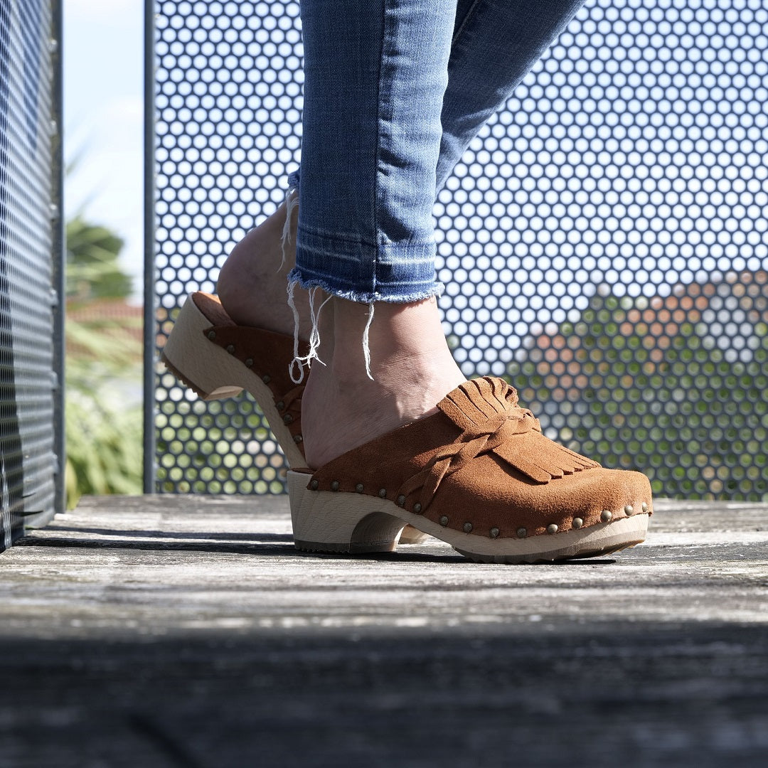Camelia clogs