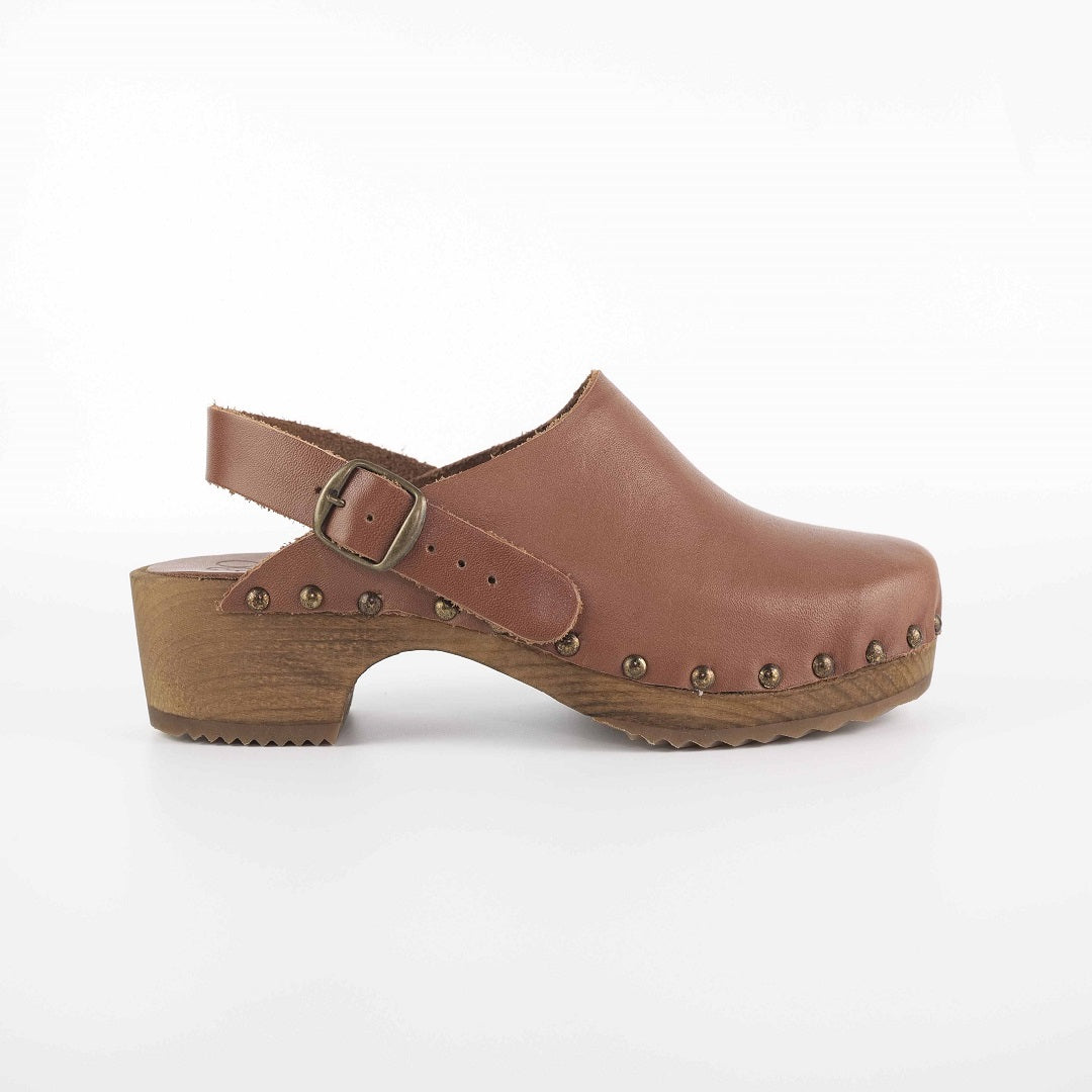Cerise clogs