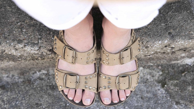Mule à double bride : comment la porter avec style ?