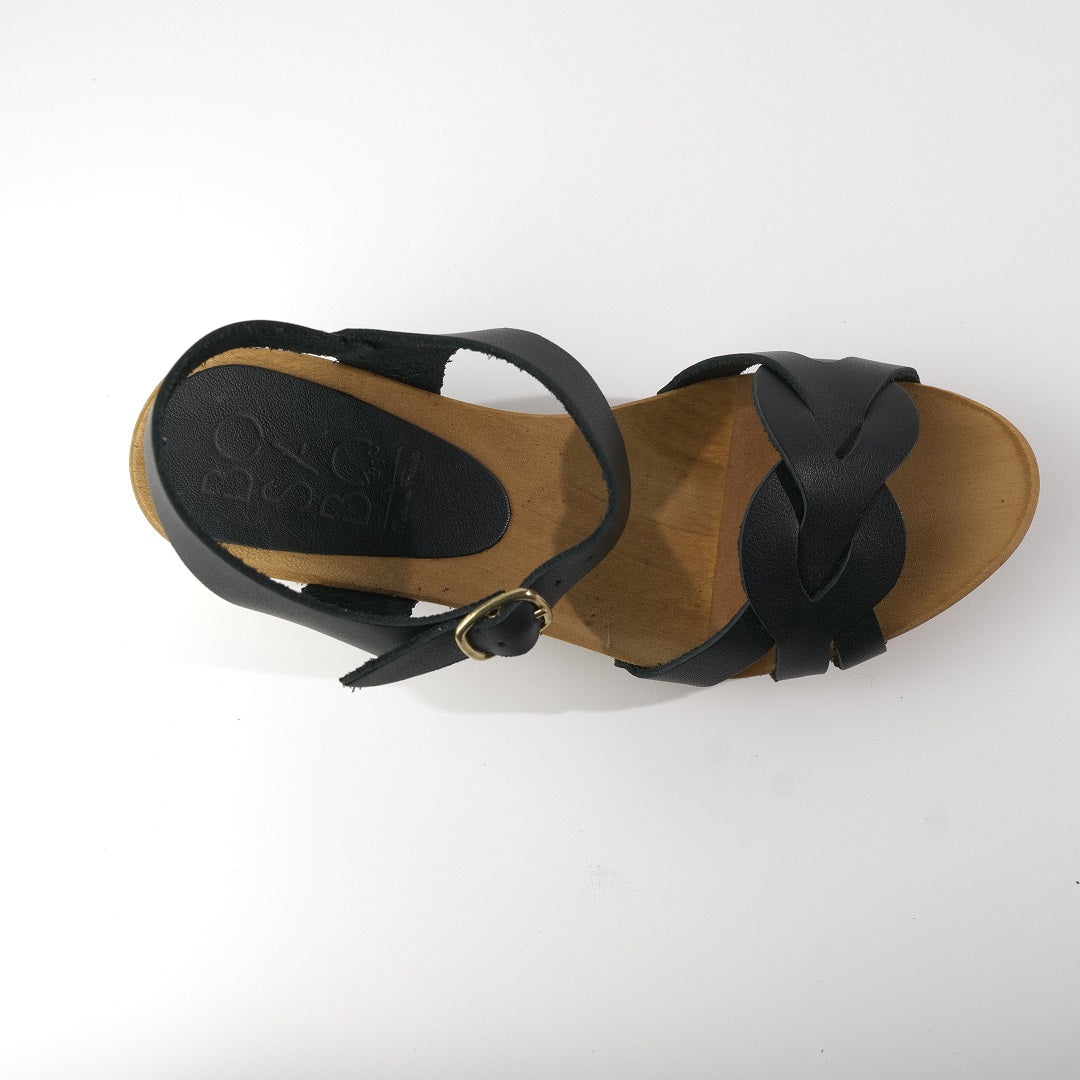 Anaika sandals