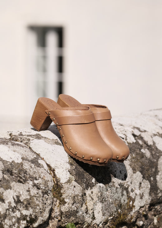 Camille clogs