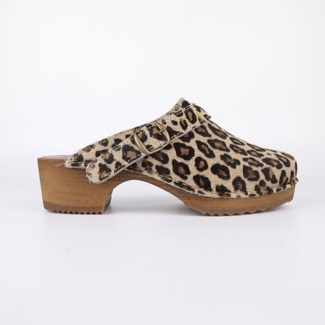 Cerise clogs