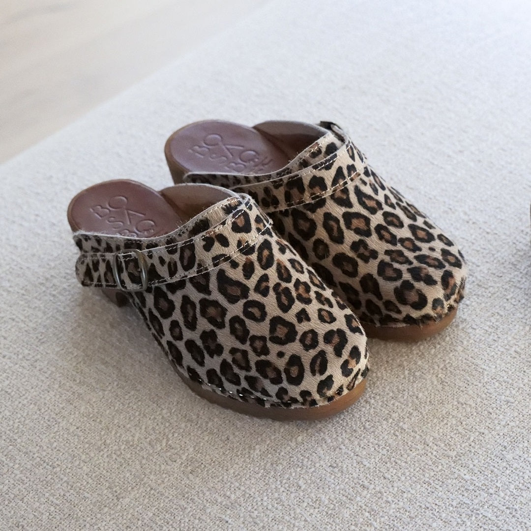 Cerise clogs